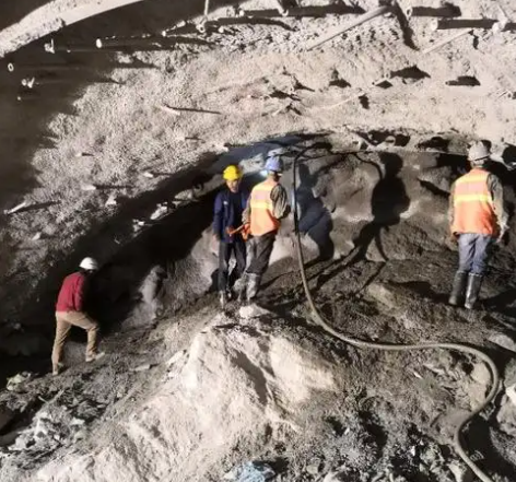 田林拱顶带模注浆料的施工流程及注意事项